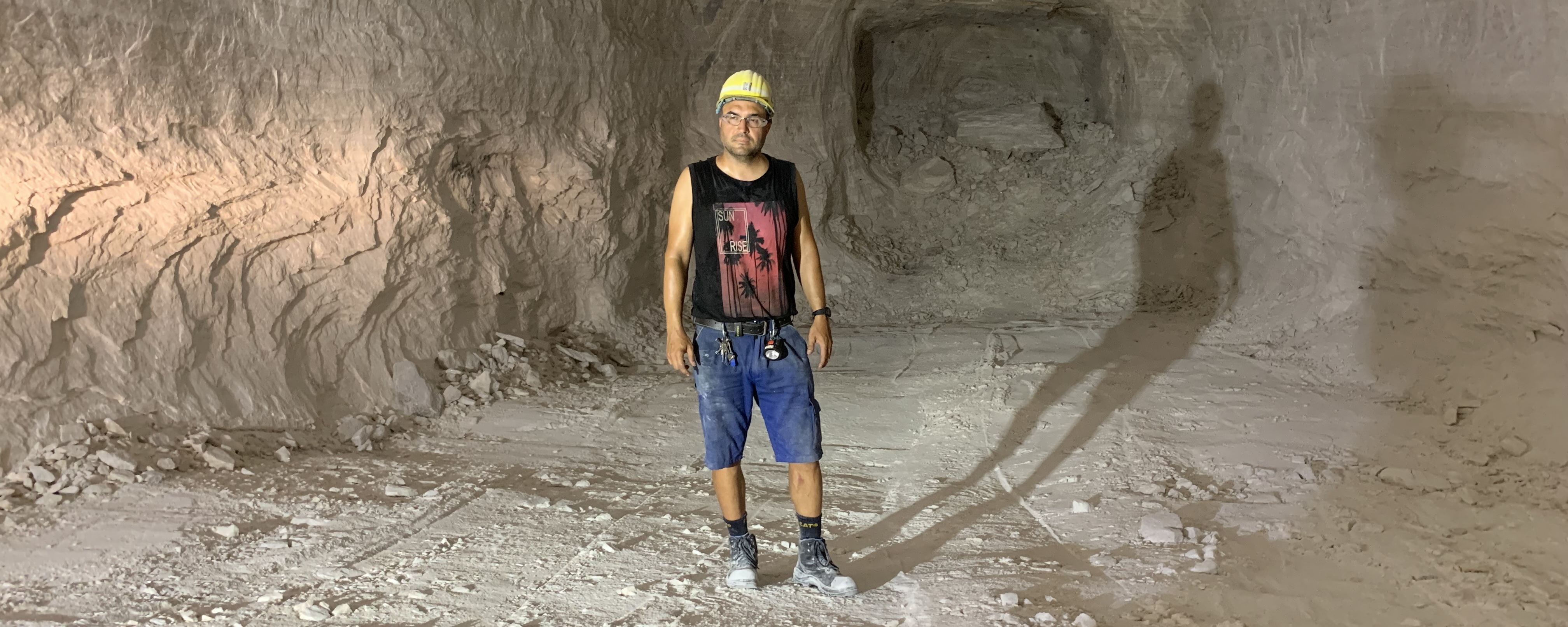 Steffen Quaas at the currently deepest point in the Zielitz mine at a depth of around 1,400 meters. Here, the air temperature sometimes exceeds 50 degrees Celsius. 