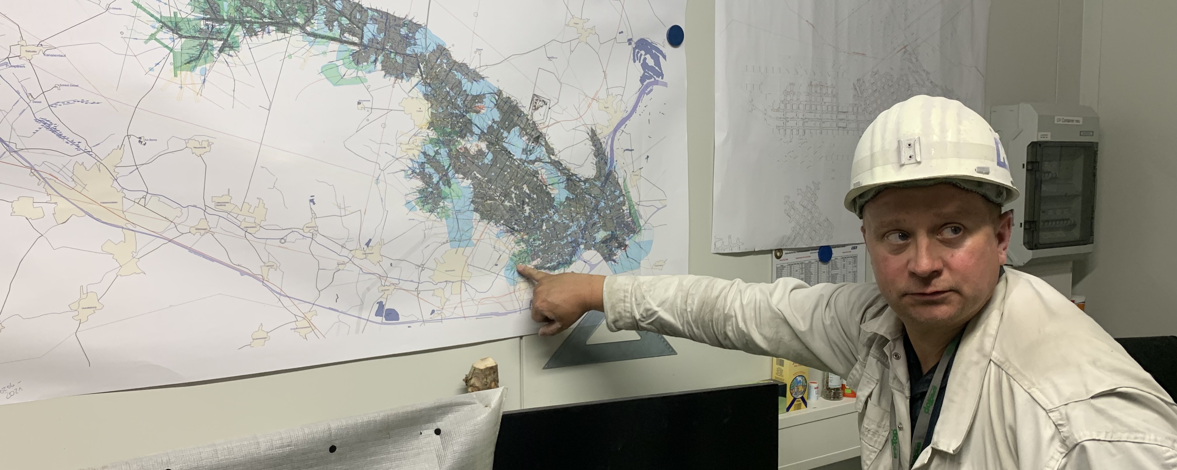 District manager Patrick Schäfer shows the so-called pit plan of the Zielitz mine, on which all underground mining districts are precisely marked.