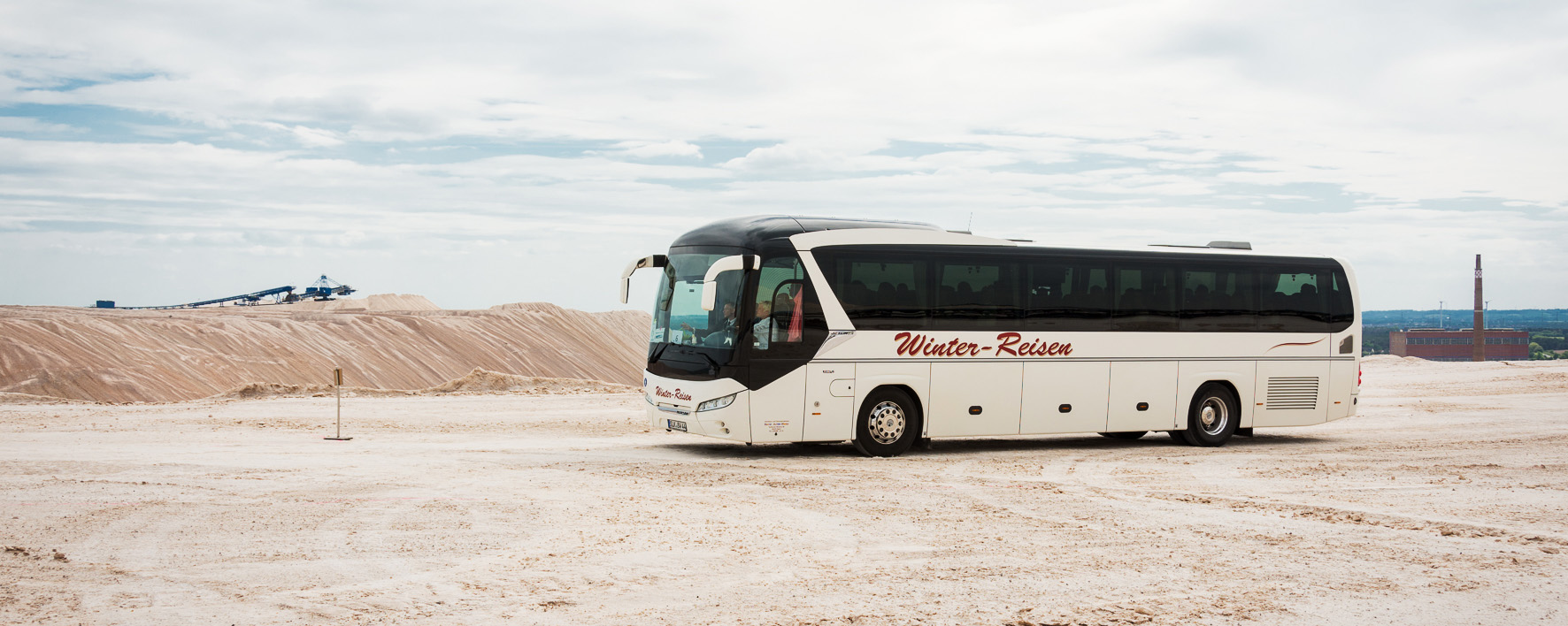Auf zur Halde! Ab 14:00 Uhr besteht die Möglichkeit, mit unserem Bus auf den Kalimandscharo zu fahren und einen atemberaubenden Blick auf das Werk und die Region zu genießen.