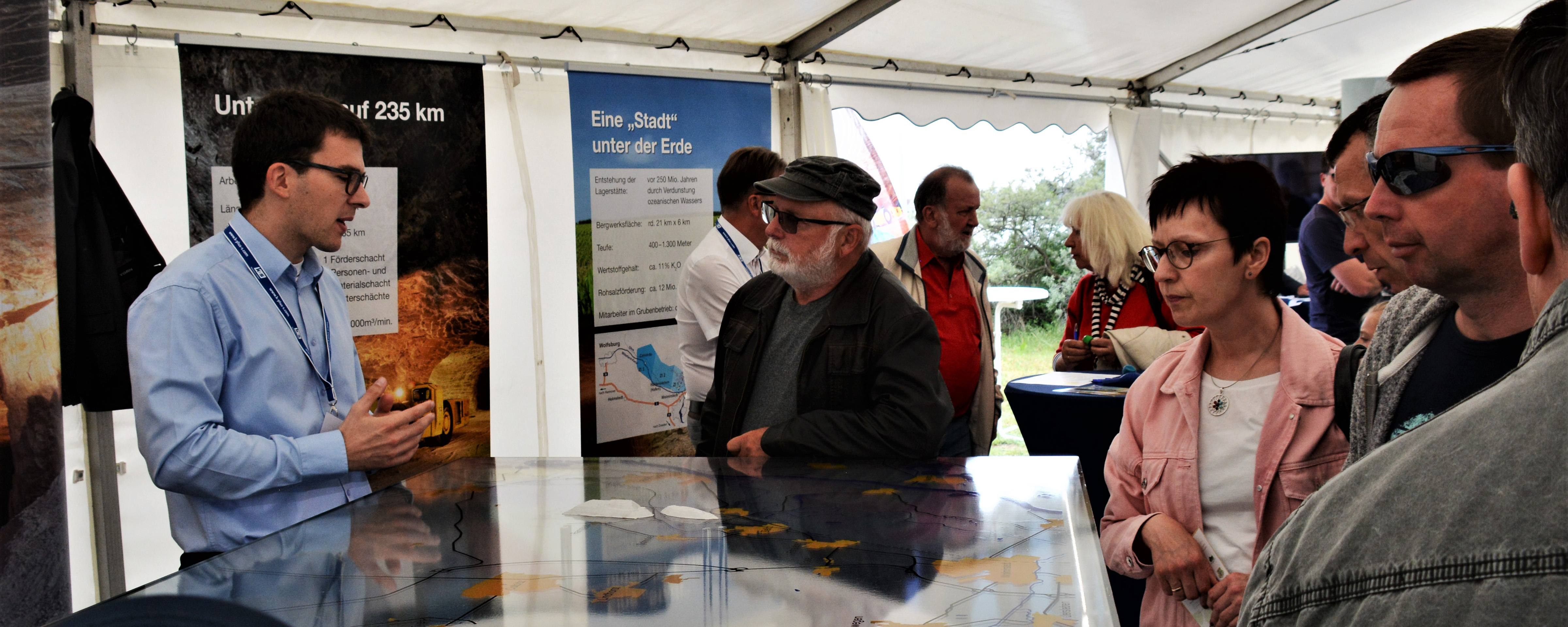 Entdecken Sie unsere bunte Berufswelt! An den zahlreichen Informationsständen bekommen Sie einen Einblick in unsere vielfältigen Berufsfelder und Karrieremöglichkeiten.