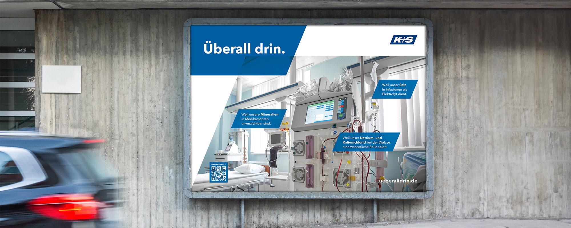 K+S-Mega-Light-Plakat mit Detailmotiv im Krankenhauszimmer